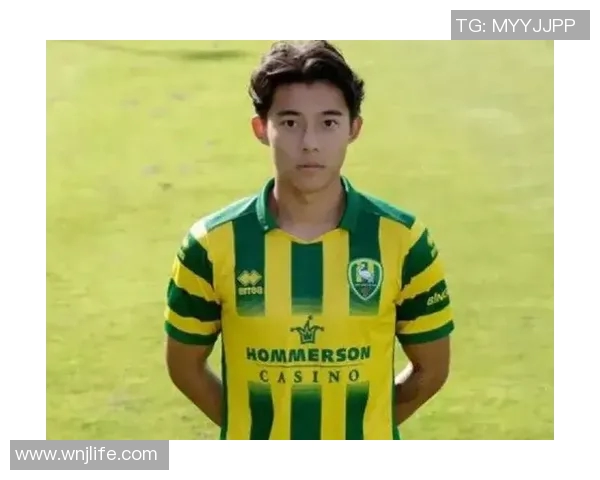 足球明星李明颜值巅峰瞬间回顾引发粉丝热议与追捧